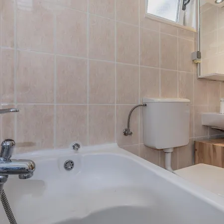Apartments Podgora *