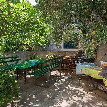 Apartments Podgora * 伯德古拉