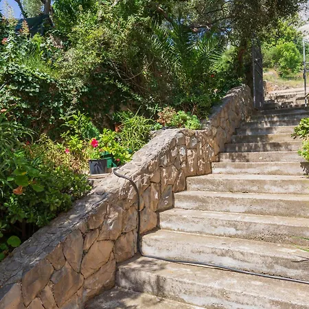 Apartments Podgora * 伯德古拉