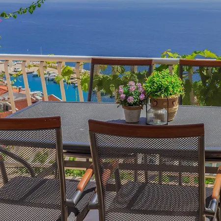 Apartments Podgora 伯德古拉
