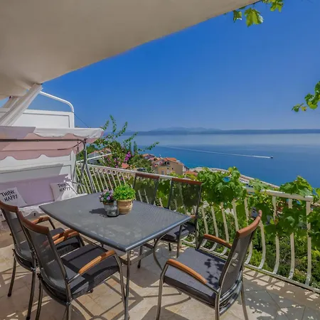 Apartments Podgora 伯德古拉