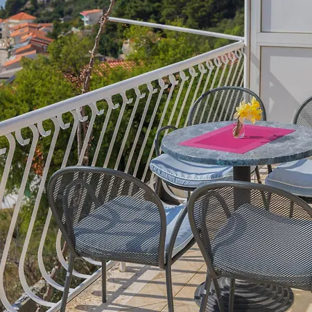 Apartments Podgora * 伯德古拉