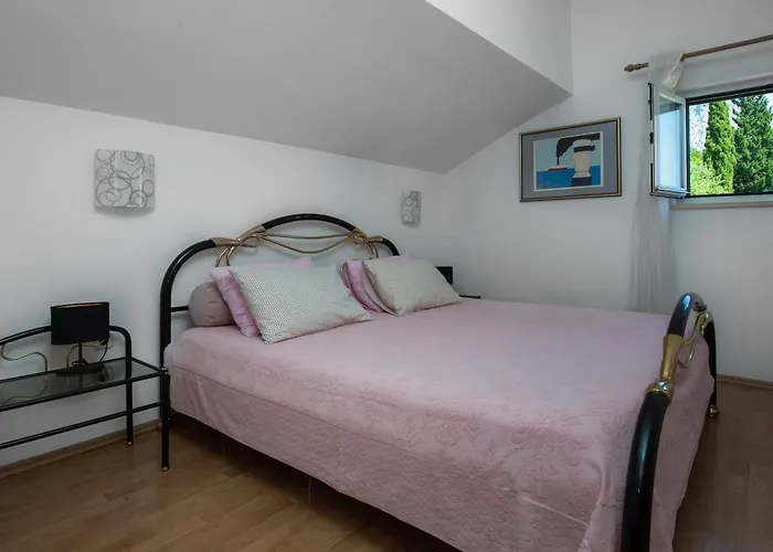 Apartments Podgora شقة