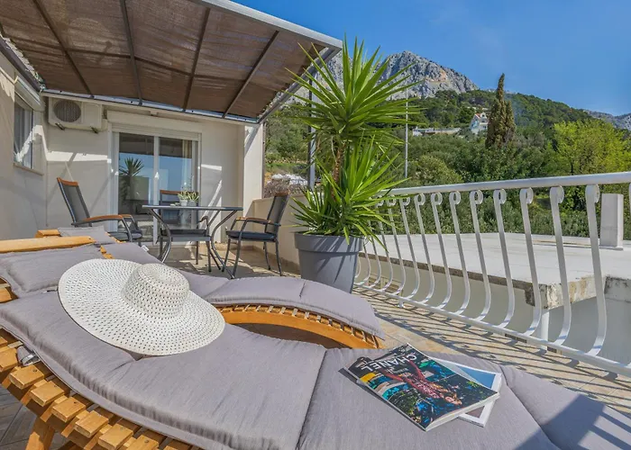 Apartments Podgora شقة *