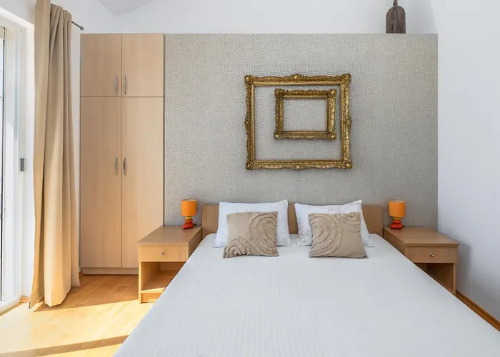 Apartments Podgora شقة