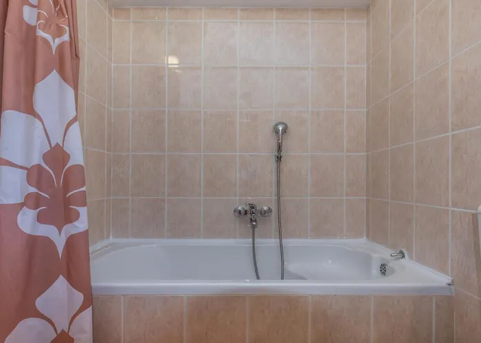 Apartments Podgora شقة *